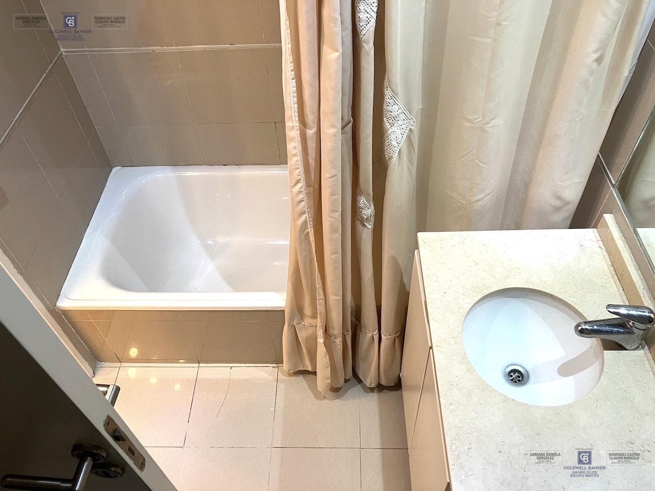 Furnished 2- or 3-bedroom apartment 2 parking spaces in Palermo Chico