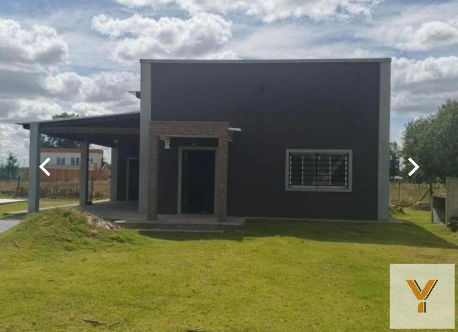 House for Sale - 3 Bedrooms, 3 Bathrooms - 1,880 m² - - Swimming Pool - Coronel Brandsen