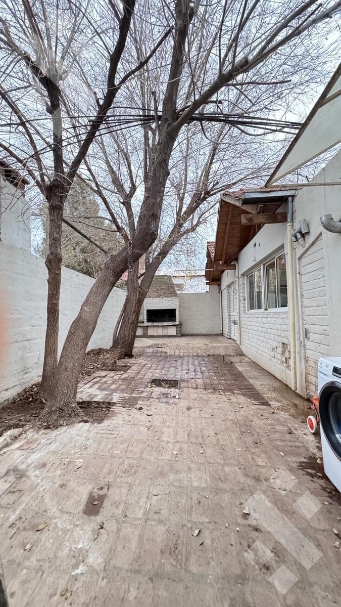 3-BEDROOM HOUSE + COMMERCIAL SPACE FOR SALE - NEUQUÉN