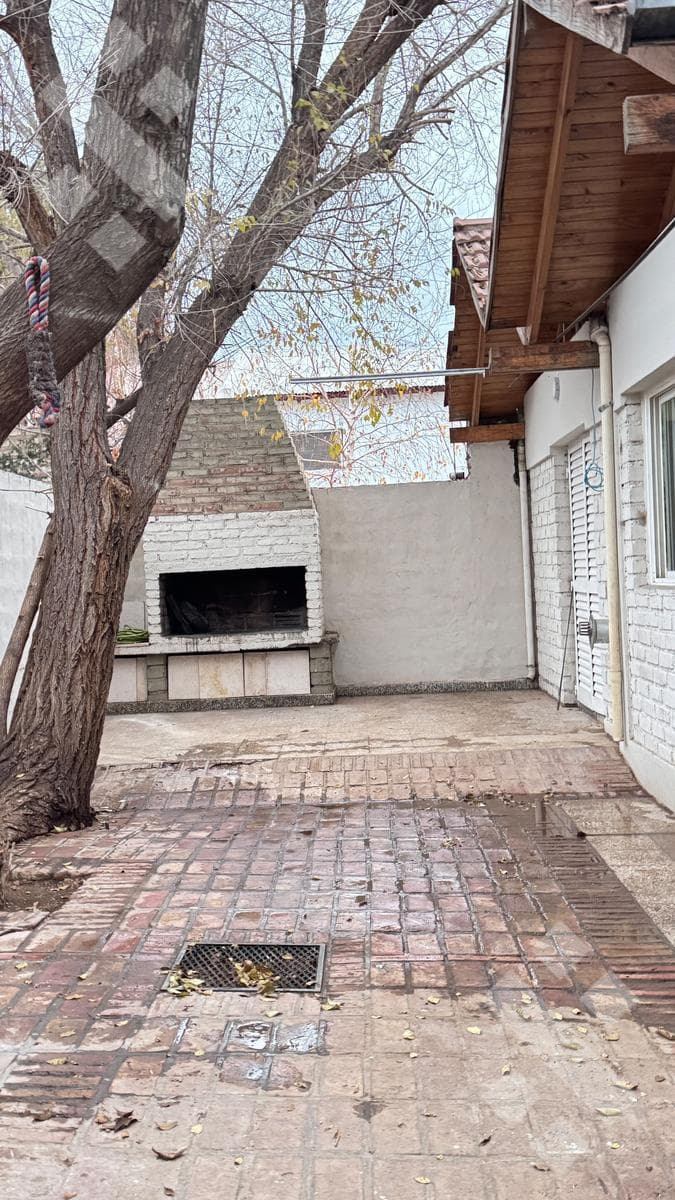 3-BEDROOM HOUSE + COMMERCIAL SPACE FOR SALE - NEUQUÉN