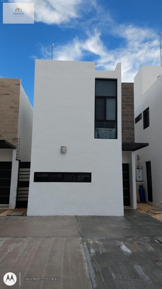 House for Sale | Marsella 3, Playa del Carmen: Private Community with Pool and Gated Access