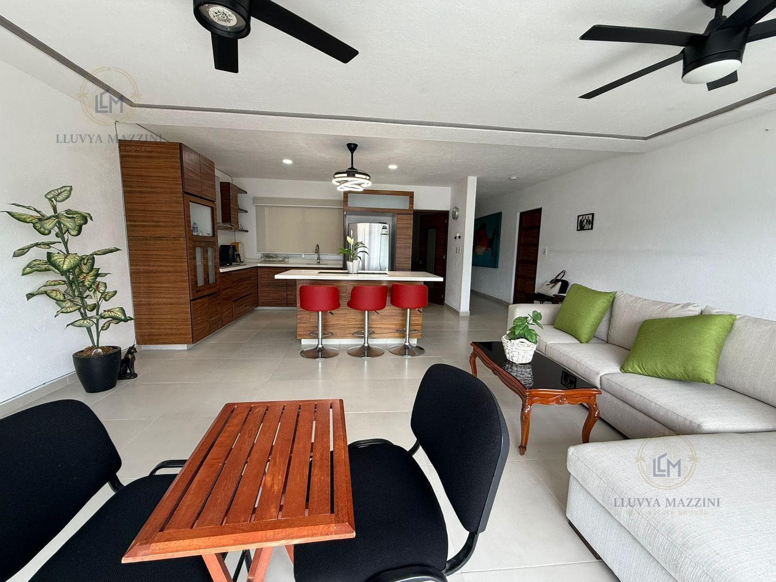 Apartment in the Club Deportivo Subdivision