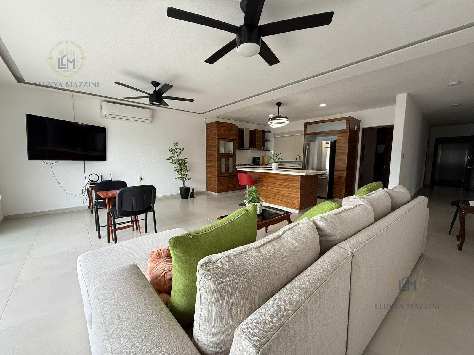 Apartment in the Club Deportivo Subdivision
