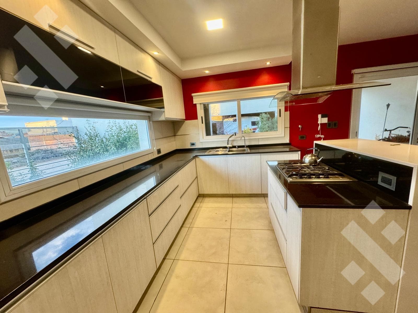 4-Bedroom House for Sale in Fernandez Oro