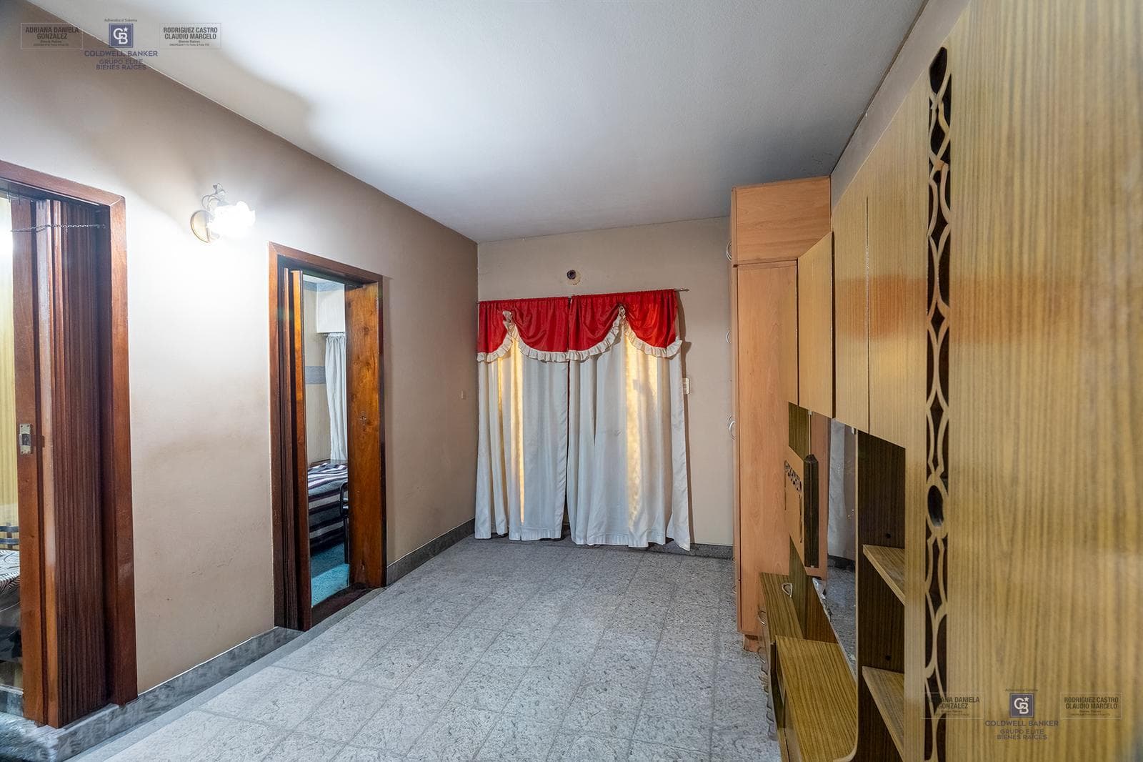 HOUSE FOR SALE IN REMEDIOS DE ESCALADA