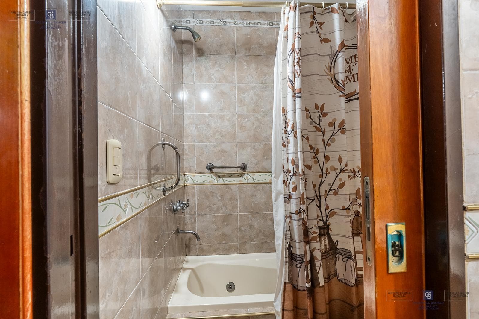 HOUSE FOR SALE IN REMEDIOS DE ESCALADA