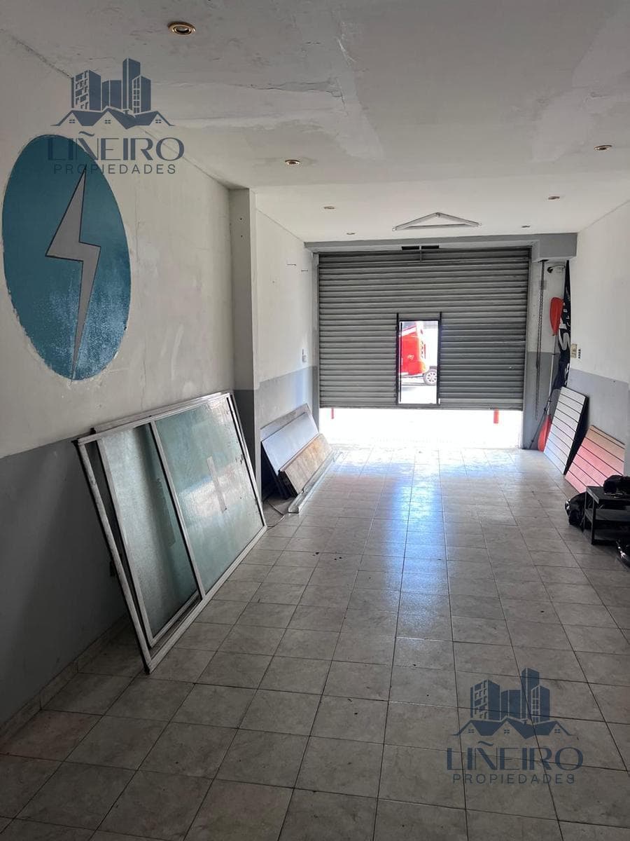 Storefront on a boulevard with a roller shutter for RENT - Villa Dominico