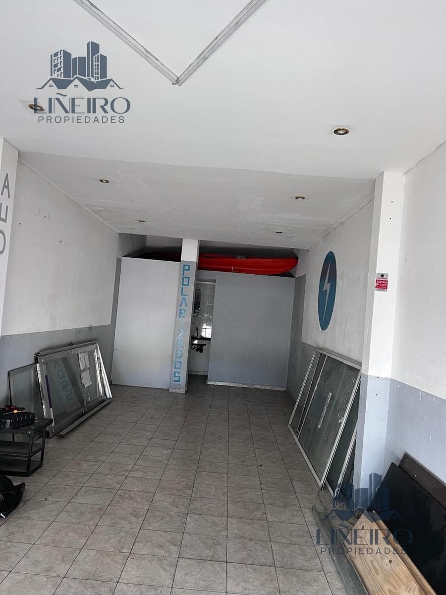 Storefront on a boulevard with a roller shutter for RENT - Villa Dominico
