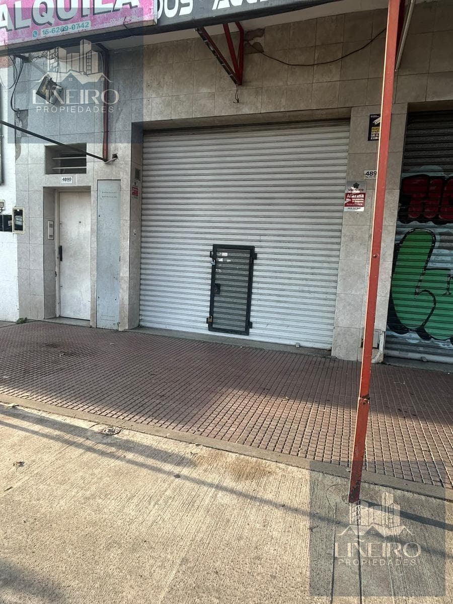 Storefront on a boulevard with a roller shutter for RENT - Villa Dominico