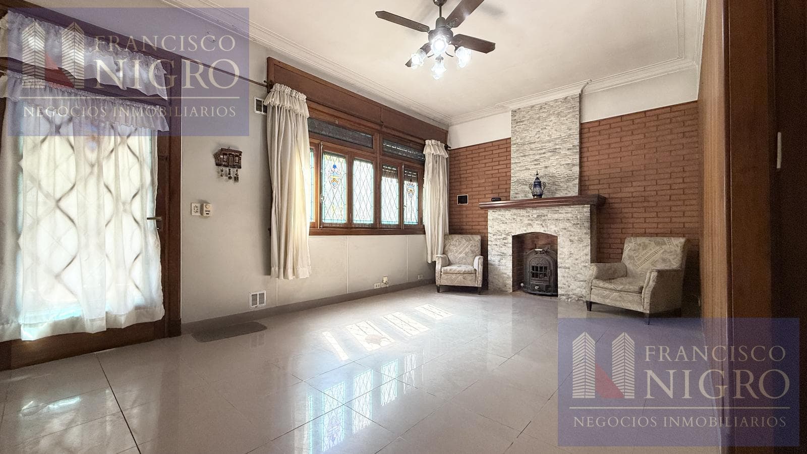 2-Bedroom Chalet-Style House with Garage in Villa Urquiza