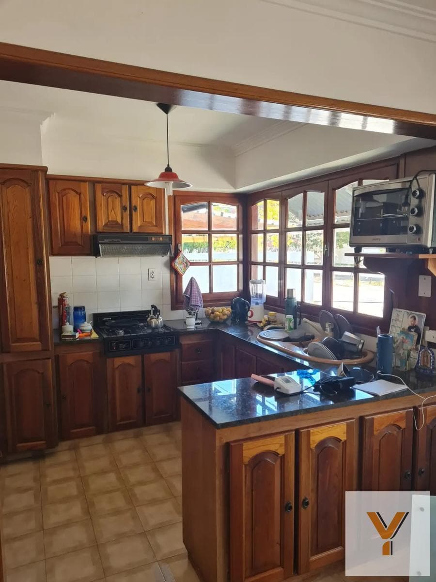 House for Sale - 4 Bedrooms, 2 Bathrooms - 812 m - Saavedra