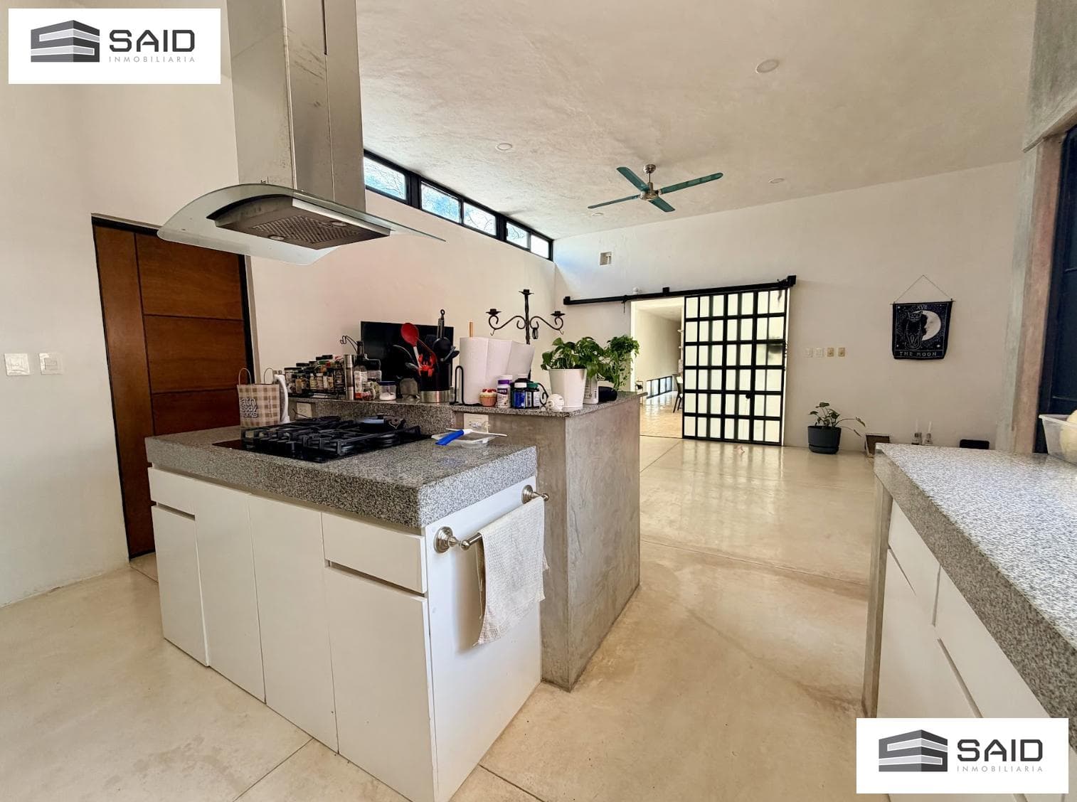 Single-story house for sale with a large lot in Cholul
