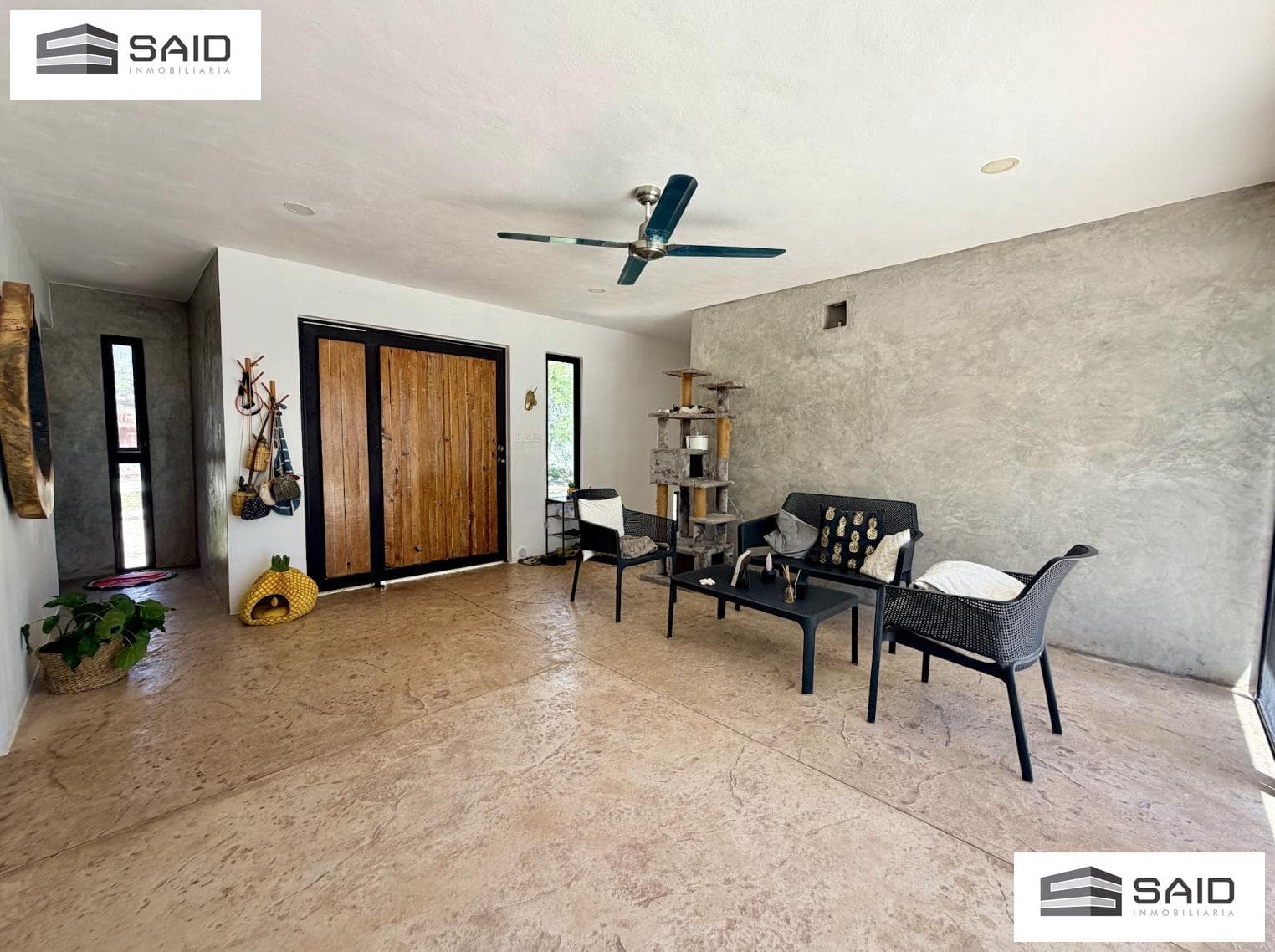 Single-story house for sale with a large lot in Cholul