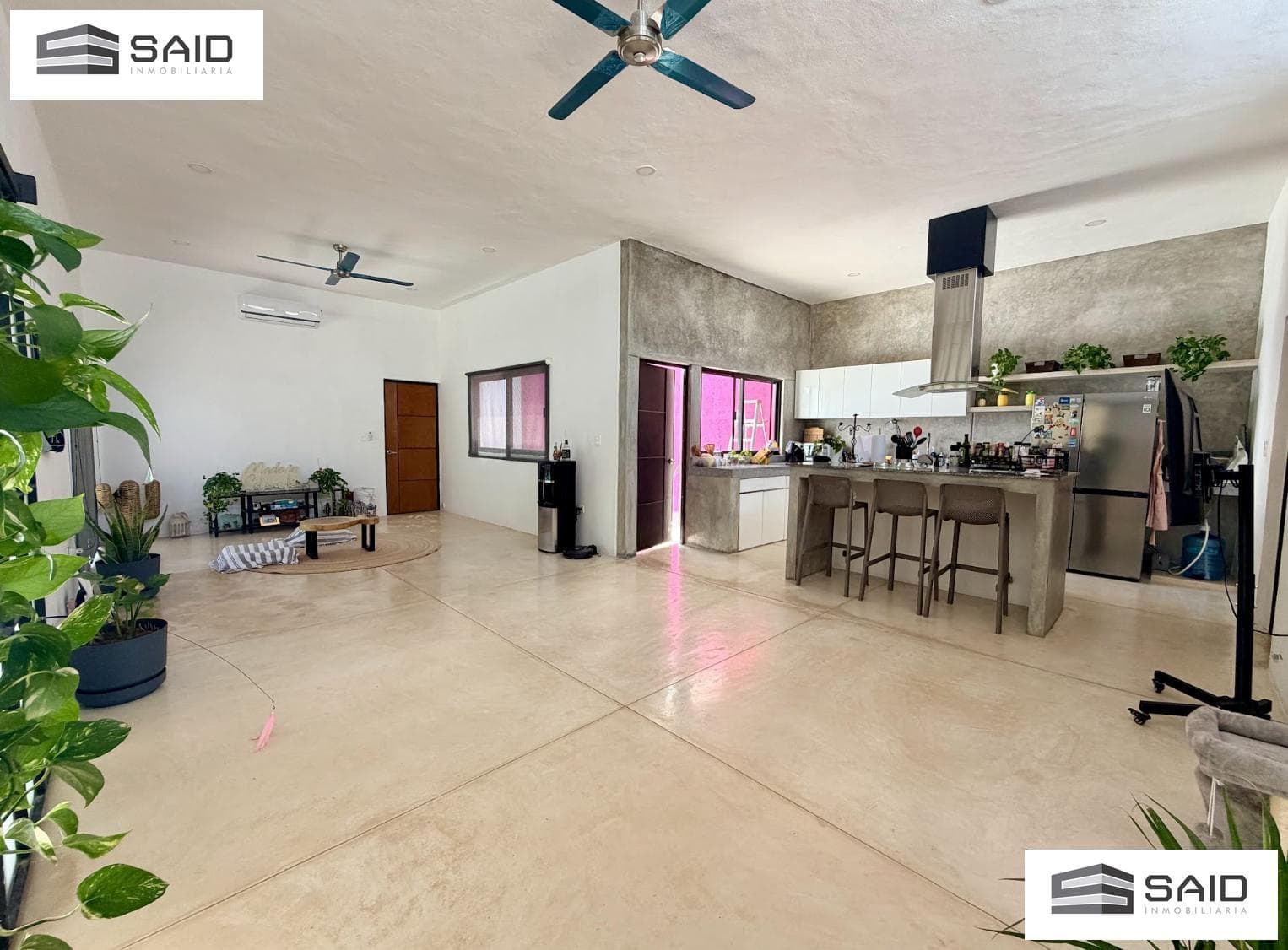 Single-story house for sale with a large lot in Cholul