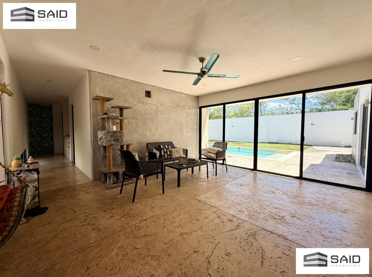 Single-story house for sale with a large lot in Cholul