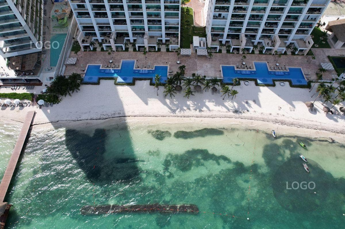 SPECTACULAR APARTMENT FOR SALE IN CANCUN, ON THE BEACHFRONT