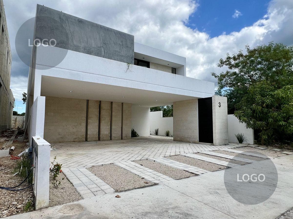 HOUSE FOR SALE IN CHOLUL ON A PRIVATE STREET