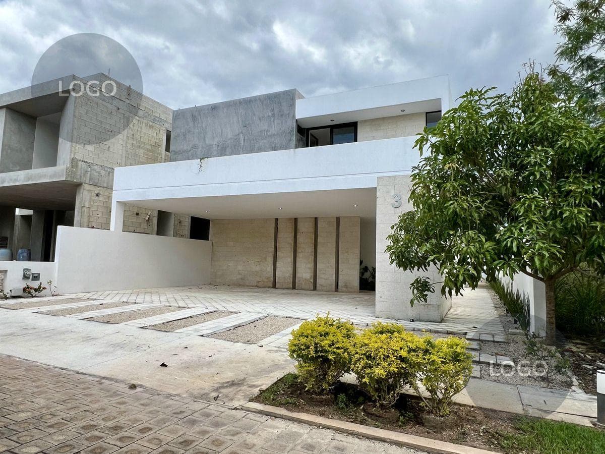 HOUSE FOR SALE IN CHOLUL ON A PRIVATE STREET