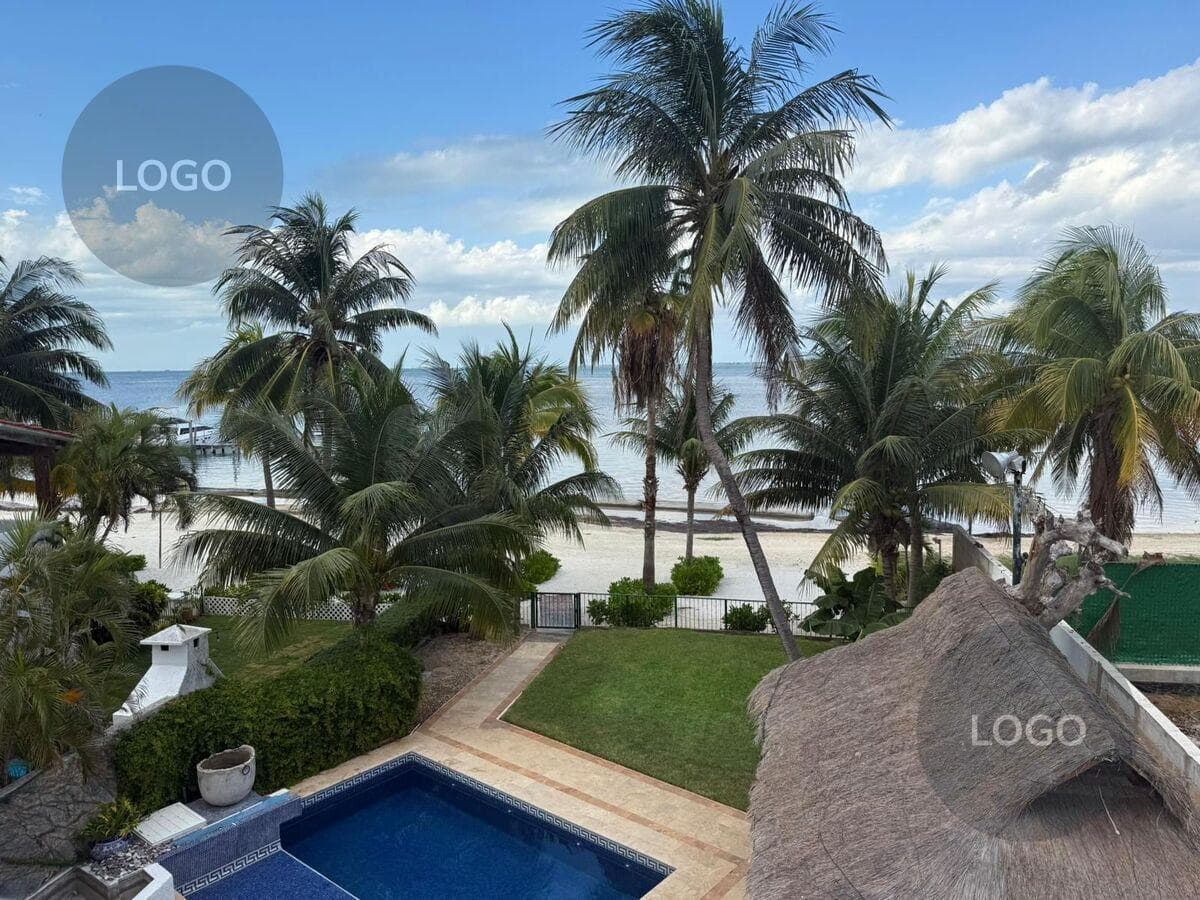 HOUSE FOR SALE IN CANCÚN'S HOTEL ZONE