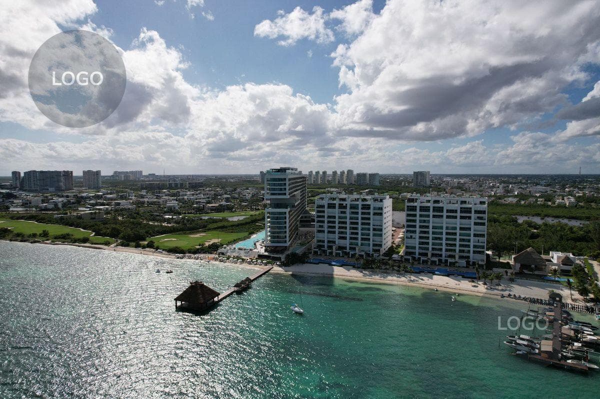 SPECTACULAR APARTMENT FOR SALE IN CANCUN, ON THE BEACHFRONT