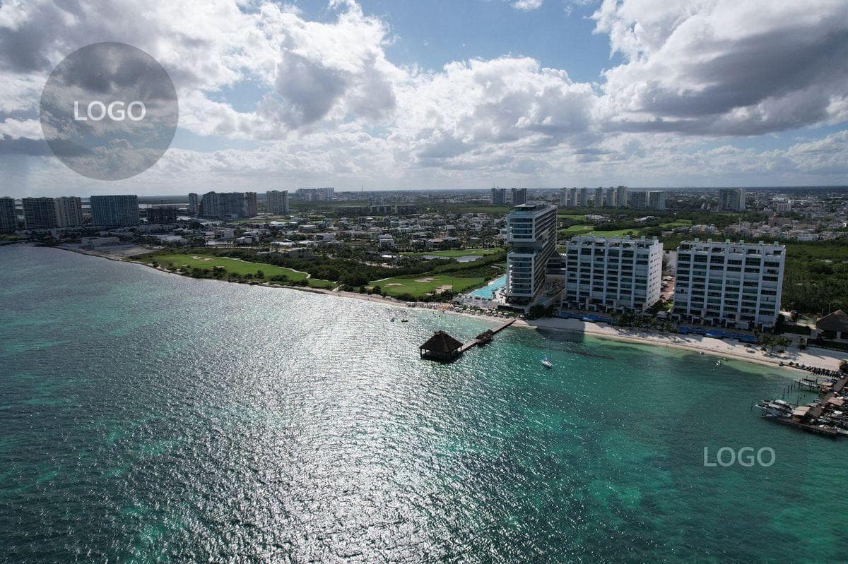 SPECTACULAR APARTMENT FOR SALE IN CANCUN, ON THE BEACHFRONT