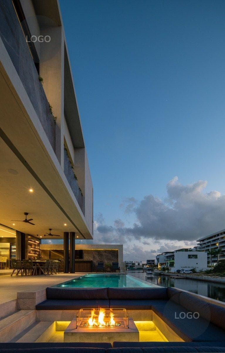 HOUSE FOR SALE IN PUERTO CANCUN WITH A DOCK