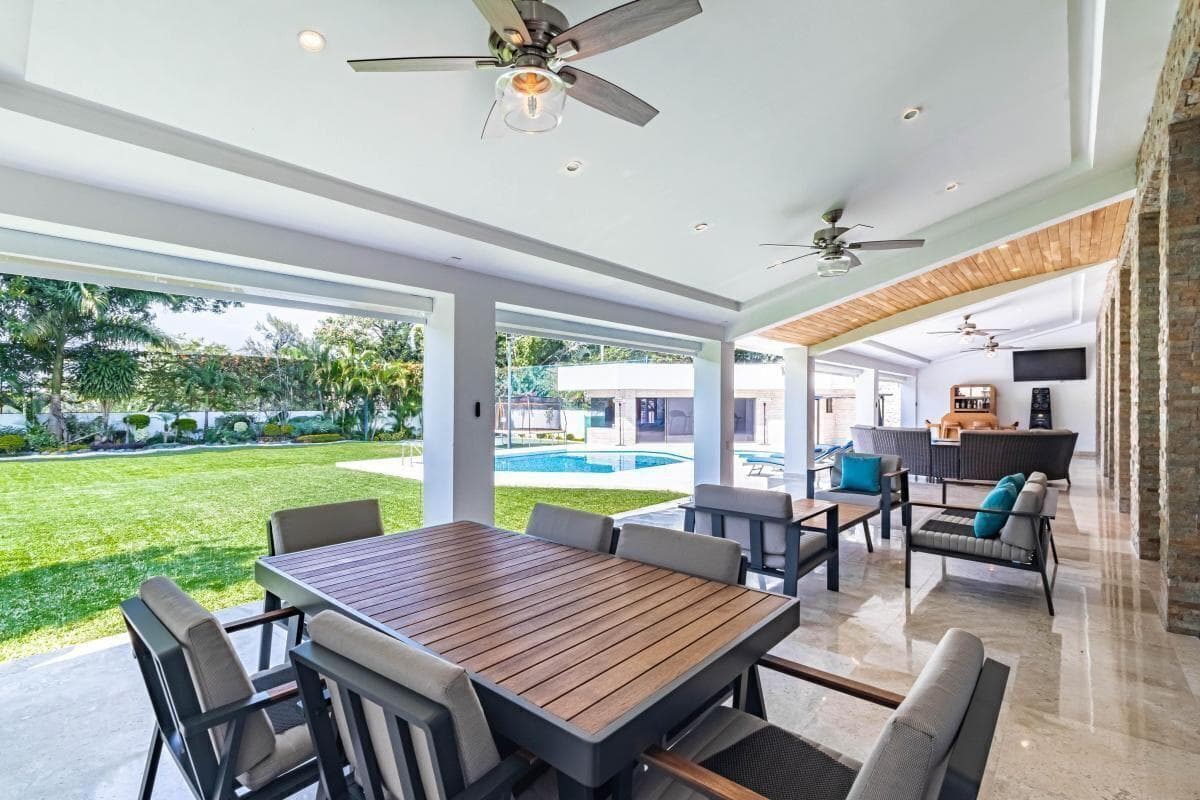 House for Sale in Cuernavaca - 7 Bedrooms, Pool, Garden - Lot Size: 1,700 m², Building Area: 960 m² - in Palmira!