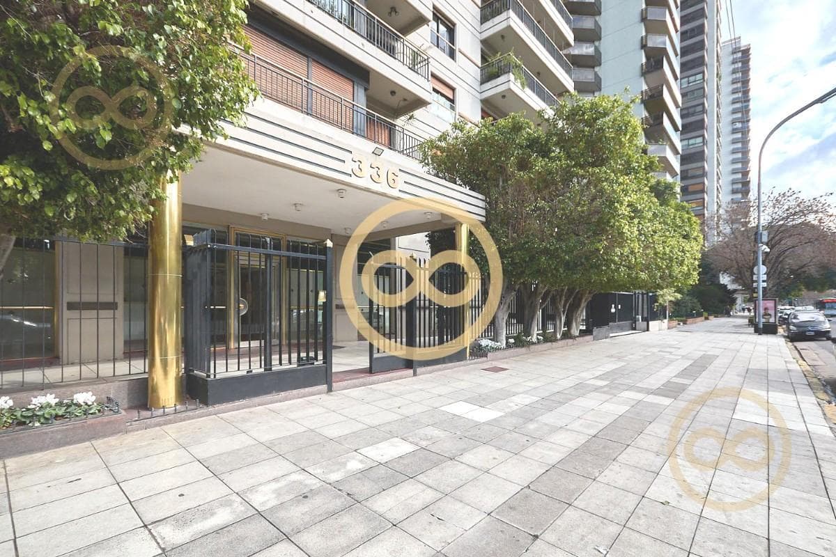 Apartment for Sale in Retiro/Recoleta: 3 or 4 En-Suite Bedrooms, 2 Parking Spaces, Premium Tower, River View