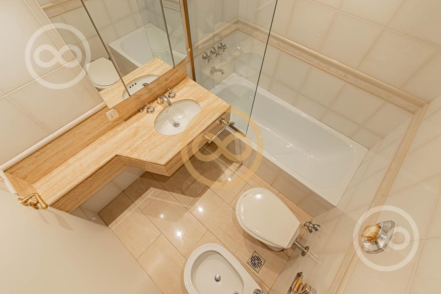 Apartment for Sale in Retiro/Recoleta: 3 or 4 En-Suite Bedrooms, 2 Parking Spaces, Premium Tower, River View