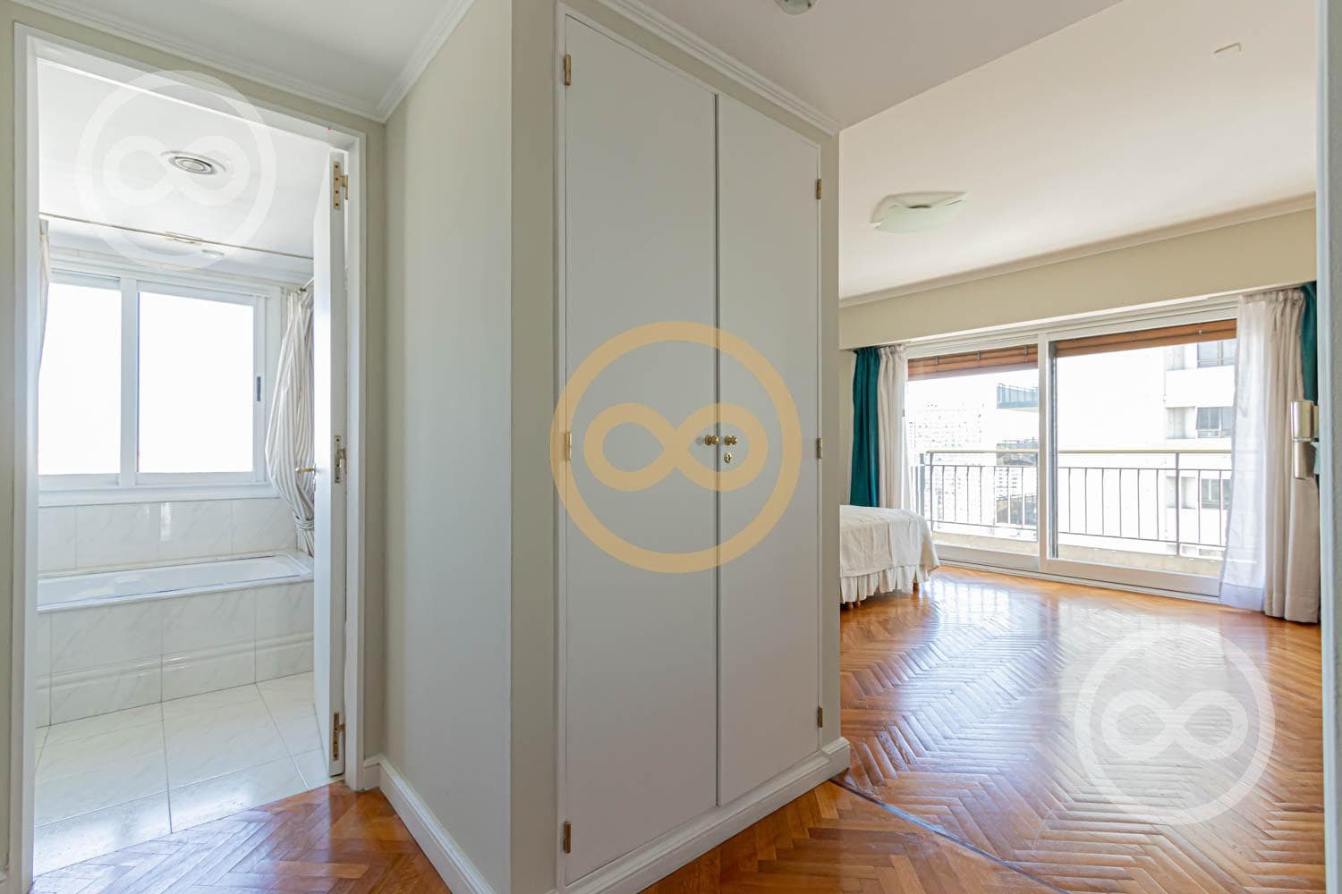 Apartment for Sale in Retiro/Recoleta: 3 or 4 En-Suite Bedrooms, 2 Parking Spaces, Premium Tower, River View