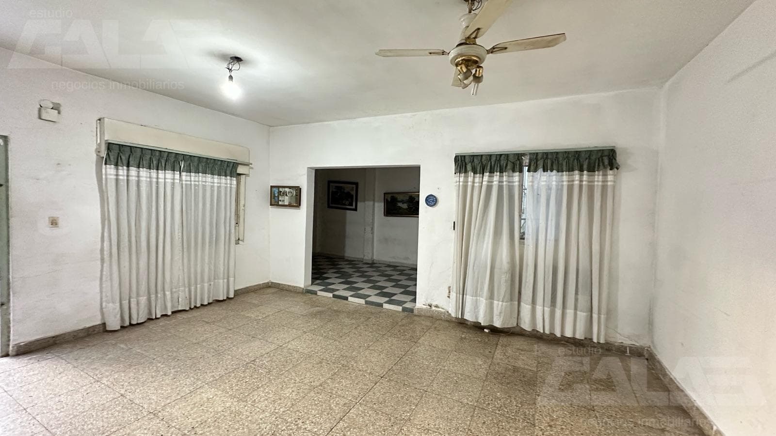 3-room house - 2 bedrooms - 1 bathroom - Needs renovation - South Ituzaingo