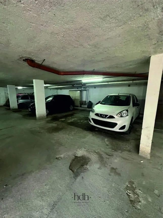Garage for sale with underground access and title deed