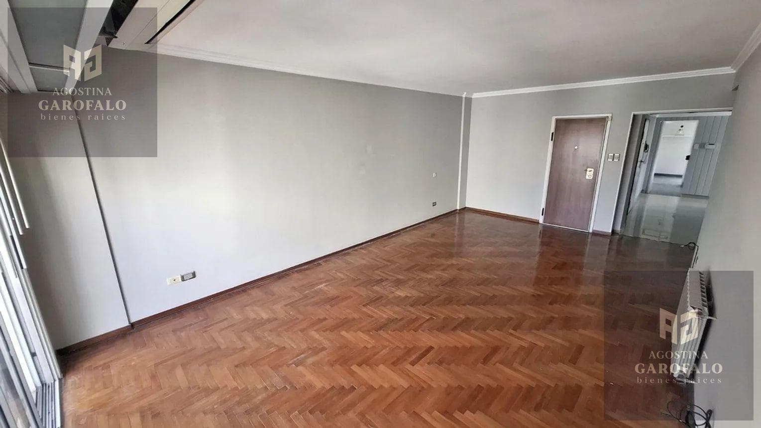 4-room apartment for sale, with a wrap-around balcony facing the front, parking space, and eligible for financing