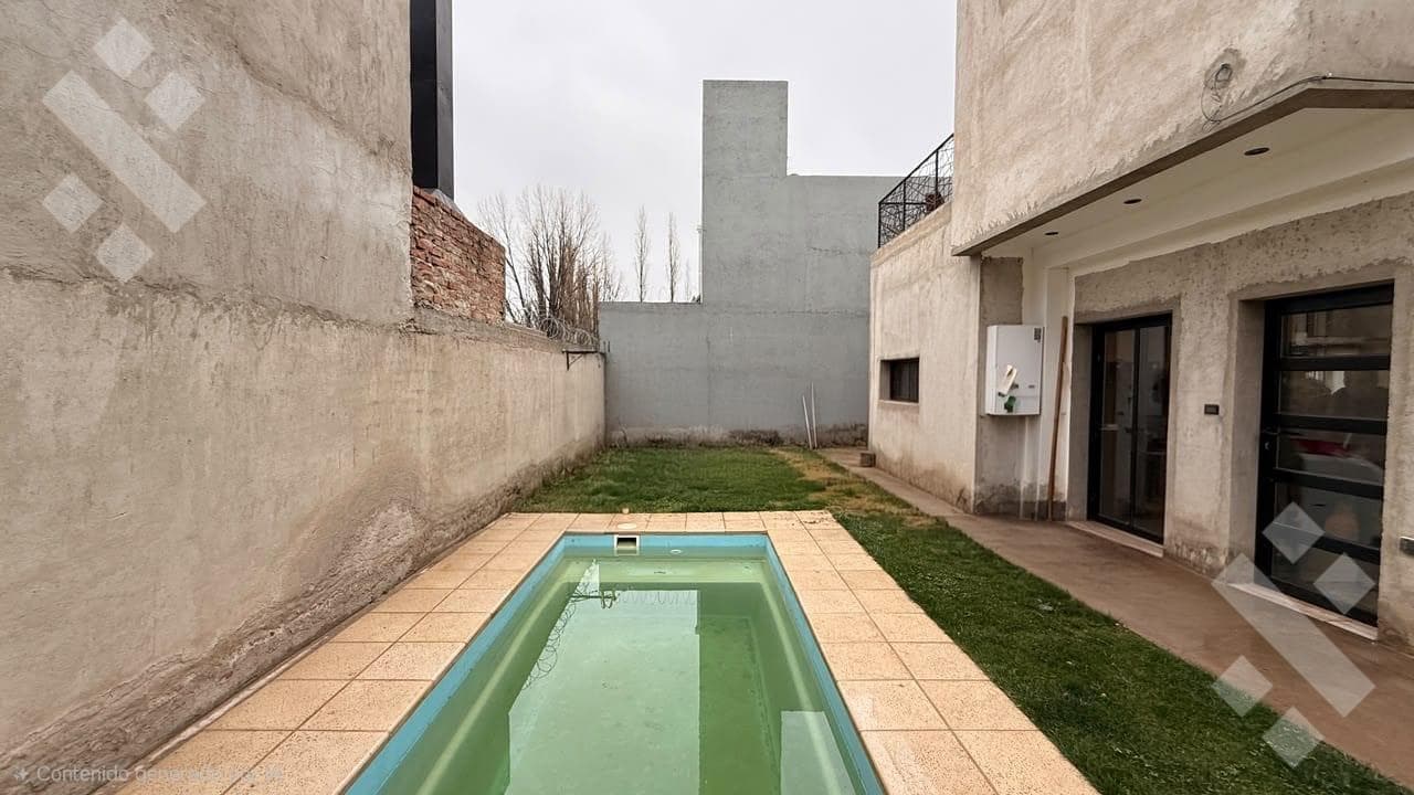 3-BEDROOM DUPLEX FOR SALE - LOS LIRIOS NEIGHBORHOOD, CIPOLLETI