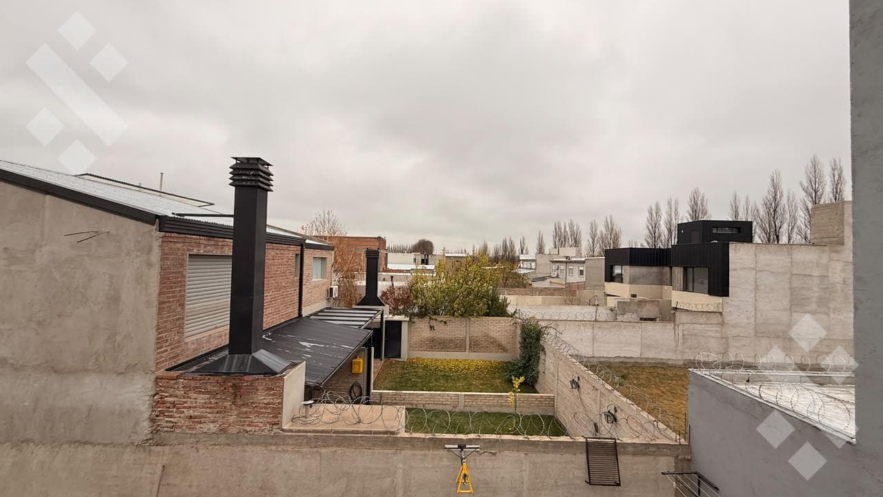 3-BEDROOM DUPLEX FOR SALE - LOS LIRIOS NEIGHBORHOOD, CIPOLLETI