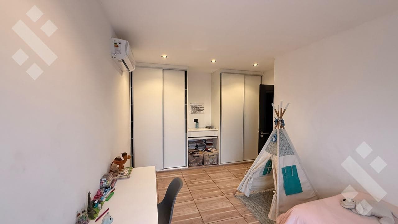 3-BEDROOM DUPLEX FOR SALE - LOS LIRIOS NEIGHBORHOOD, CIPOLLETI