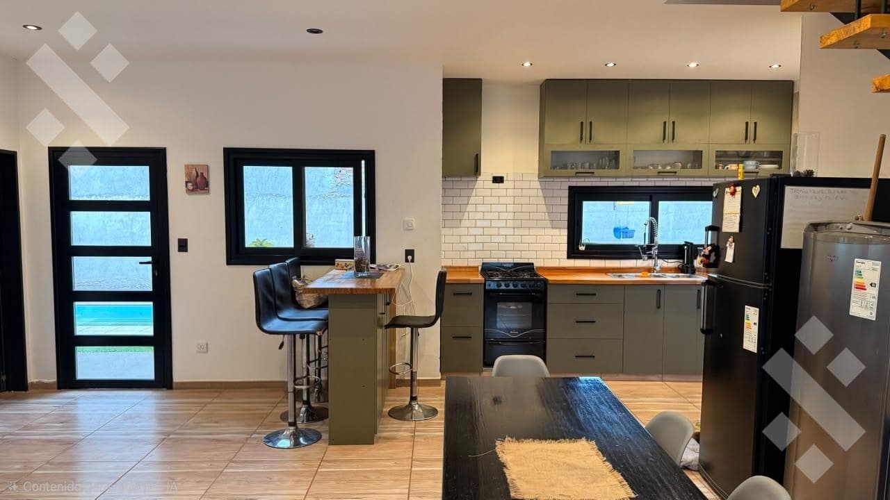 3-BEDROOM DUPLEX FOR SALE - LOS LIRIOS NEIGHBORHOOD, CIPOLLETI