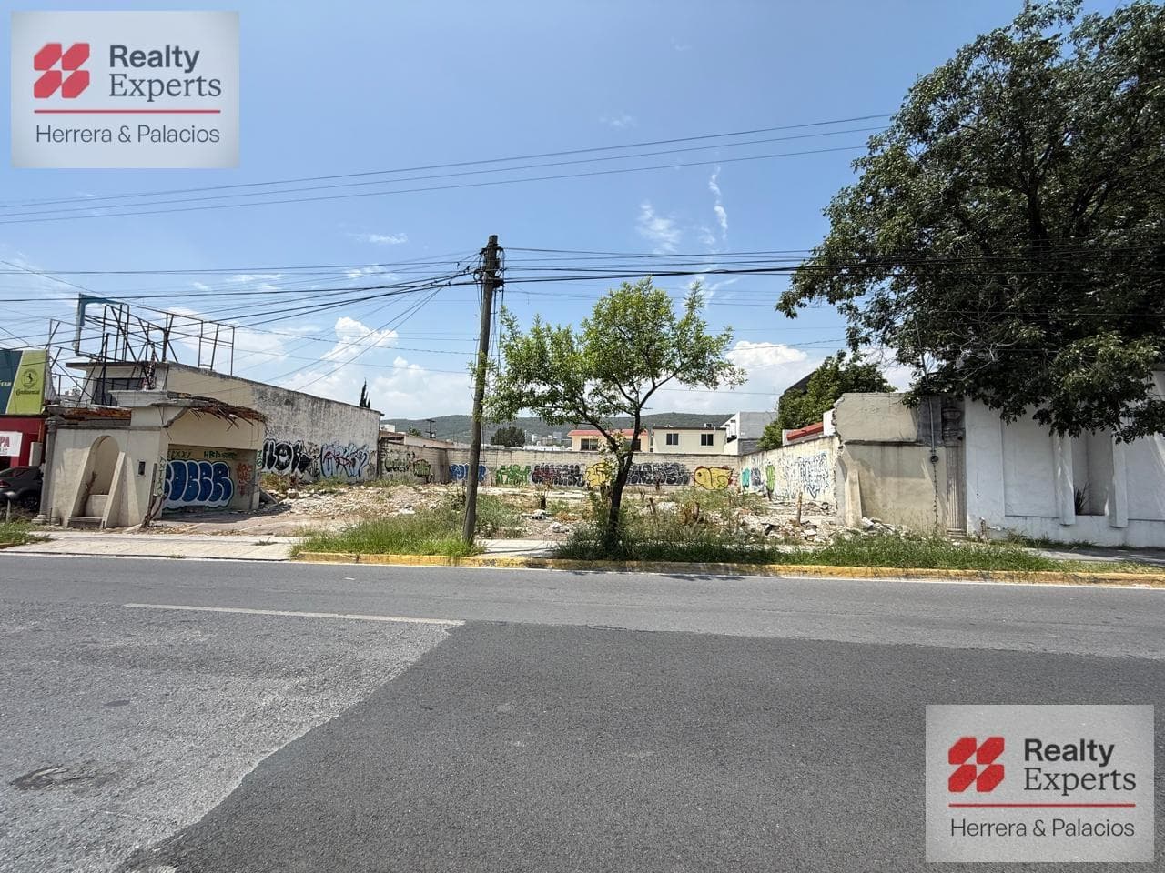 Land for Sale on Paseos de los Leones Avenue