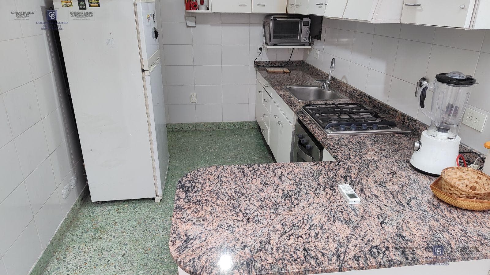 HOUSE FOR SALE: 8 ROOMS, BALCONY, TERRACE, OUTDOOR KITCHEN, AND GRILL IN CABALLITO