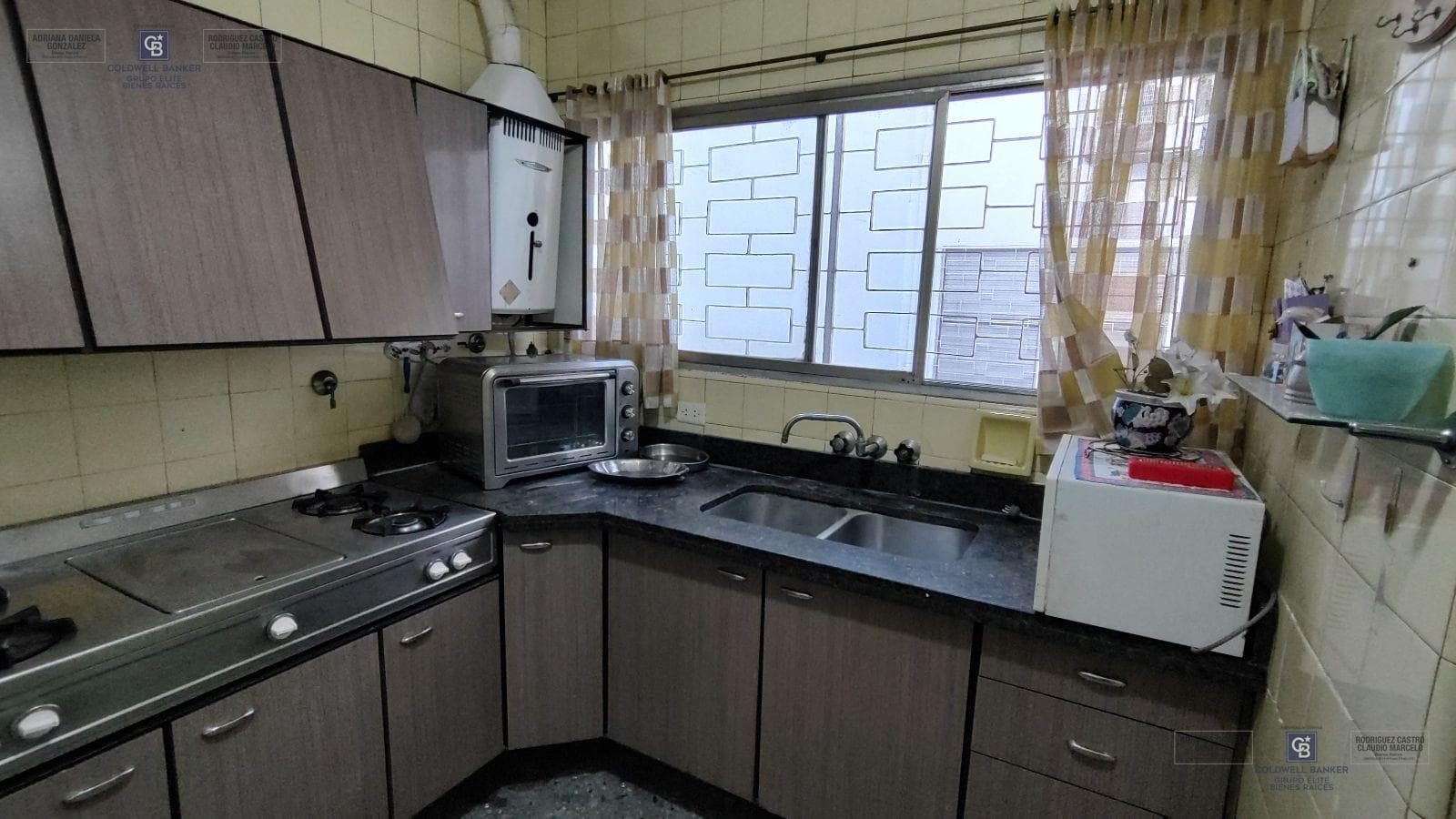 HOUSE FOR SALE: 8 ROOMS, BALCONY, TERRACE, OUTDOOR KITCHEN, AND GRILL IN CABALLITO