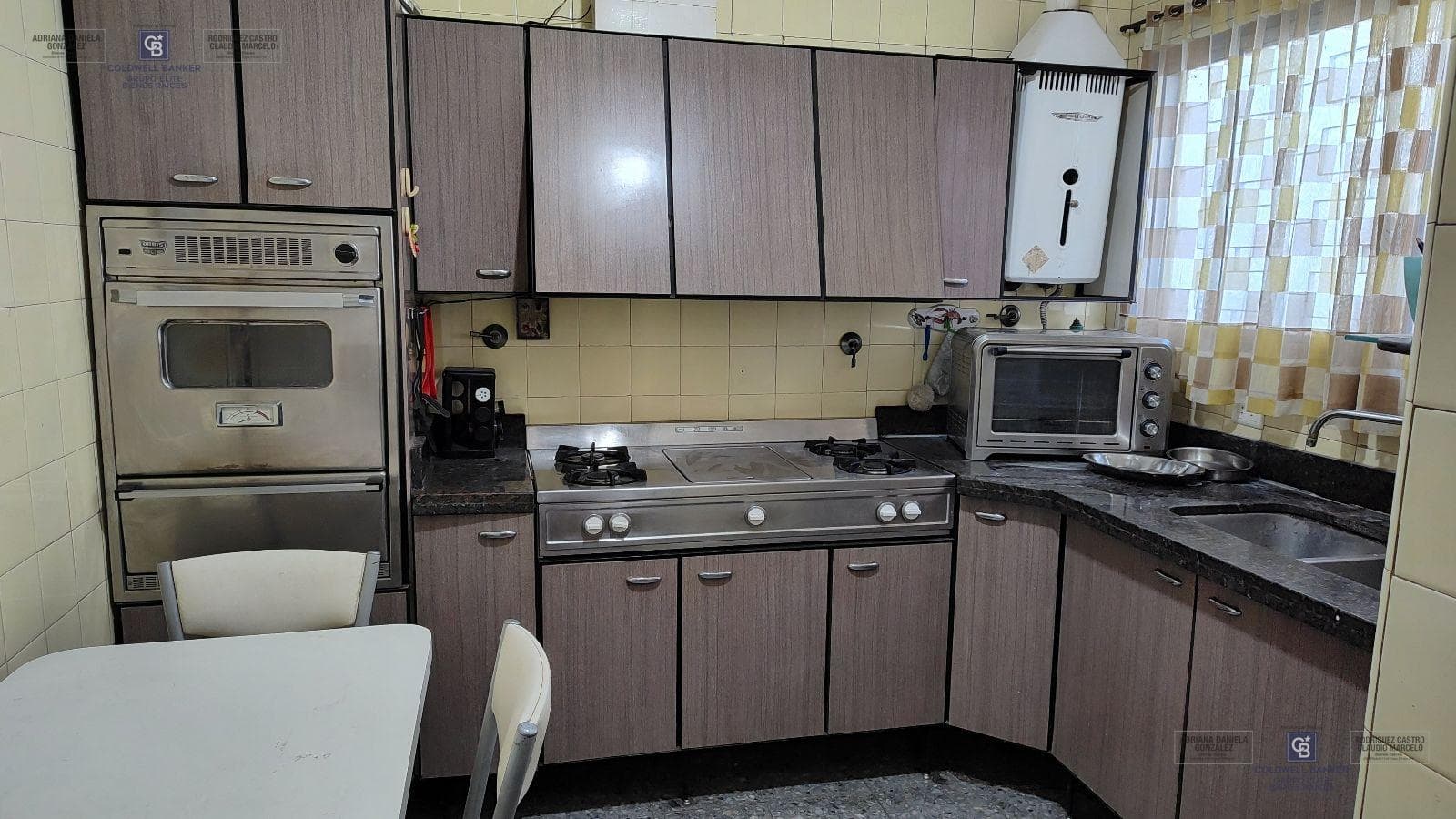 HOUSE FOR SALE: 8 ROOMS, BALCONY, TERRACE, OUTDOOR KITCHEN, AND GRILL IN CABALLITO