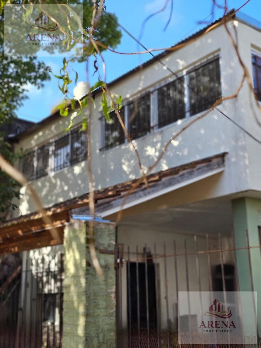 Two detached houses with a pool and barbecue—ideal for a multi-family home