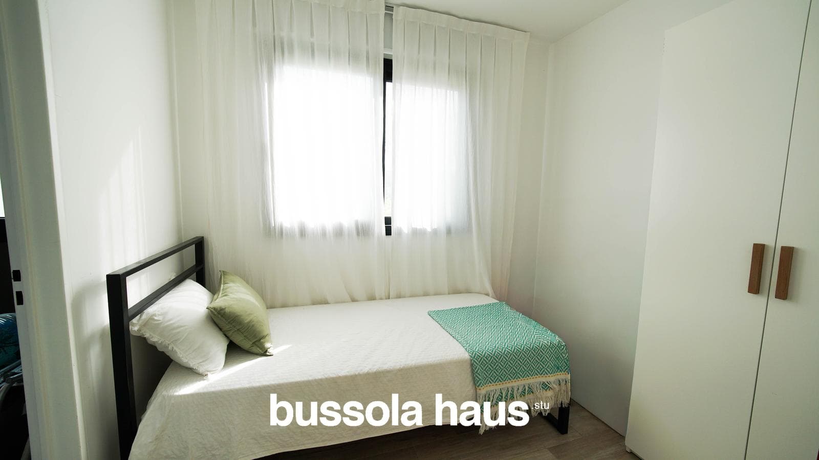 5-room lakefront house for sale with a pool and garage in Cantón Norte, Escobar
