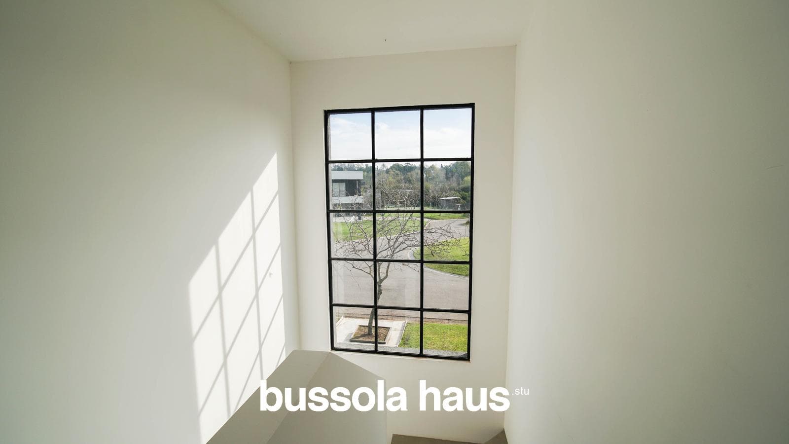 5-room lakefront house for sale with a pool and garage in Cantón Norte, Escobar