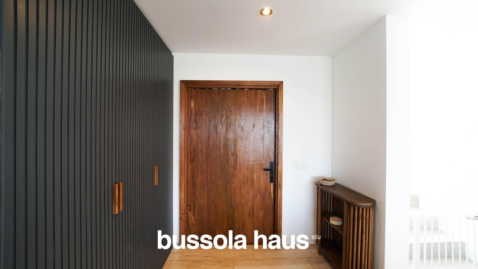 5-room lakefront house for sale with a pool and garage in Cantón Norte, Escobar
