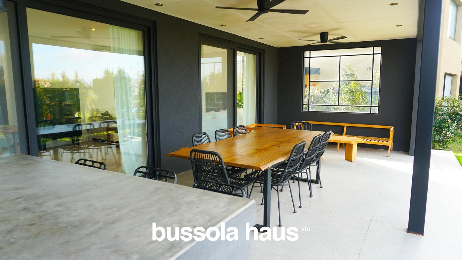 5-room lakefront house for sale with a pool and garage in Cantón Norte, Escobar