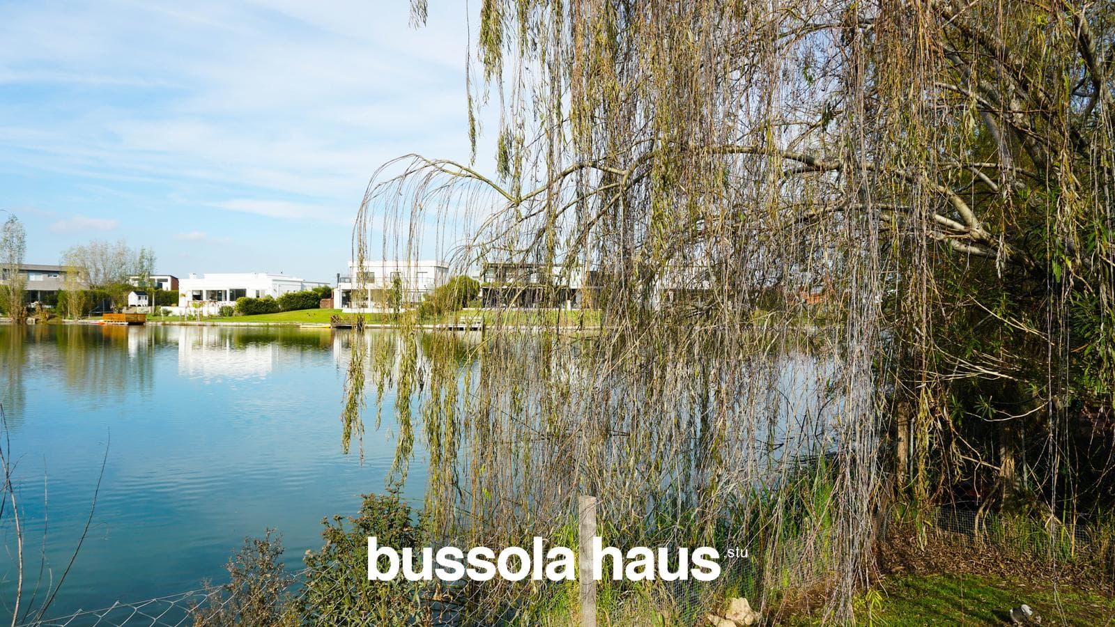 5-room lakefront house for sale with a pool and garage in Cantón Norte, Escobar