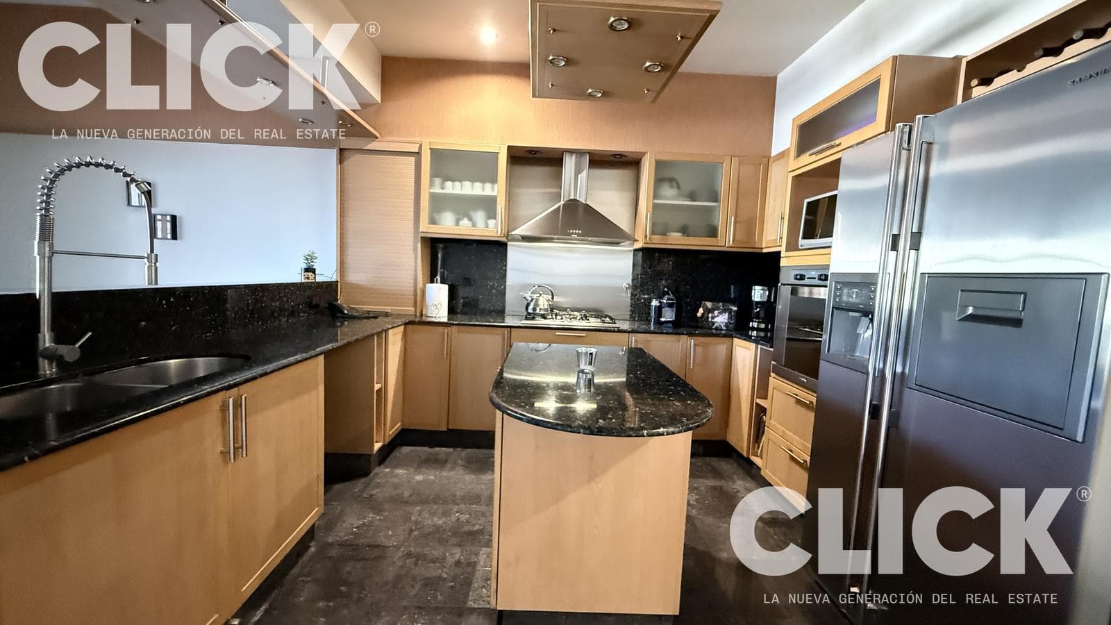 FOR SALE - 6-BEDROOM HOUSE - BARBECUE - POOL - GARAGE - VILLA URQUIZA