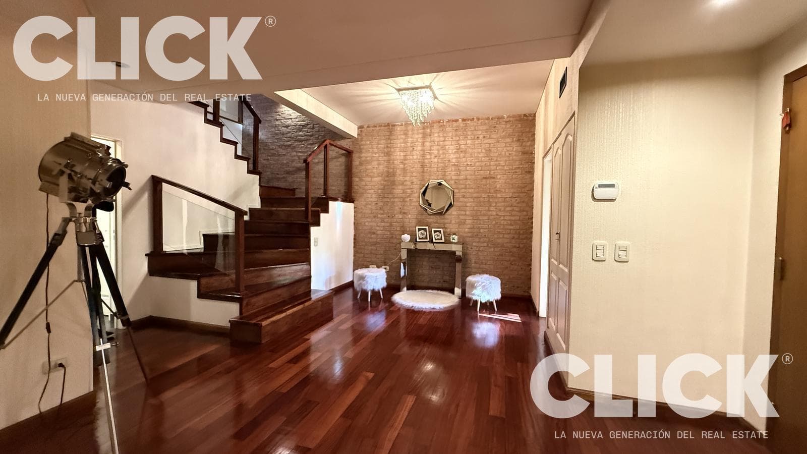FOR SALE - 6-BEDROOM HOUSE - BARBECUE - POOL - GARAGE - VILLA URQUIZA