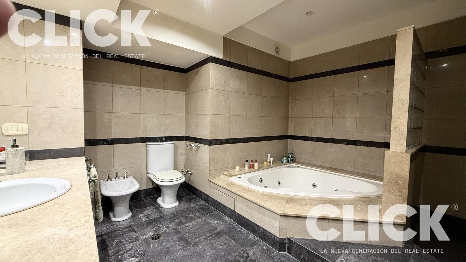 FOR SALE - 6-BEDROOM HOUSE - BARBECUE - POOL - GARAGE - VILLA URQUIZA